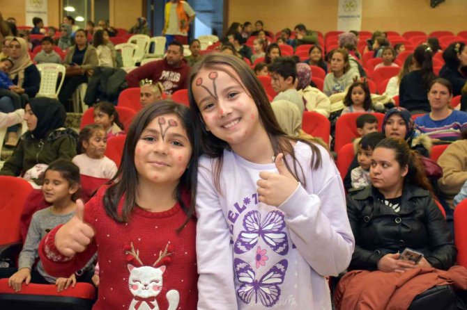 Germencikli Çocuklar Eğlenceye Doydu