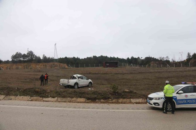 Yoldan Çıkan Pikap Takla Attı: 3 Yaralı