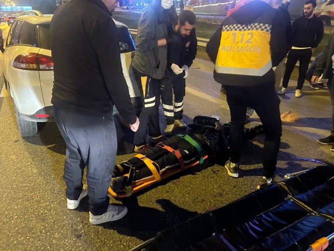Maltepe’de Ambulans İle Otomobil Çarpıştı: Kazada Yaralanan Genç Telefonunu Elinden Bırakmadı