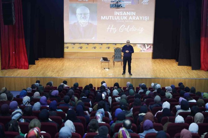 Sultangazi’de "İ̇nsanın Mutluluk Arayışı" İsimli Söyleşi İlgi Gördü