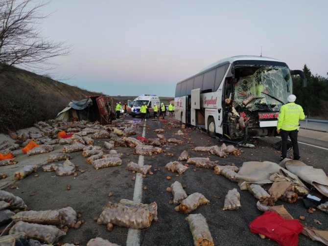 1 Kişinin Hayatını Kaybedip 4 Kişinin Yaralandığı Kazada Otobüs Şoförü Tutuklandı