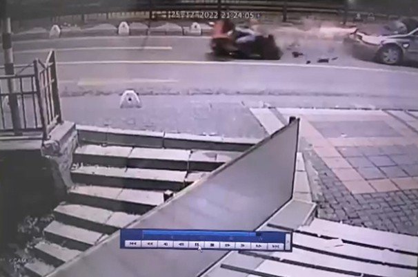 İ̇stanbul’da Motosikletli Kuryenin Öldüğü Feci Kaza Kamerada