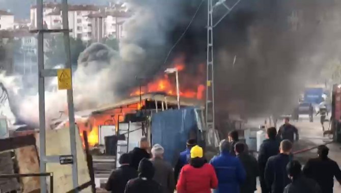 Hurdacıda Çıkan Yangın Paniğe Neden Oldu