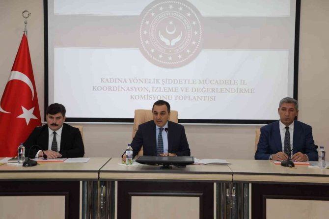 Kars Valisi Öksüz, “Kadına Yönelik Şiddetle Mücadelemiz Devam Ediyor”