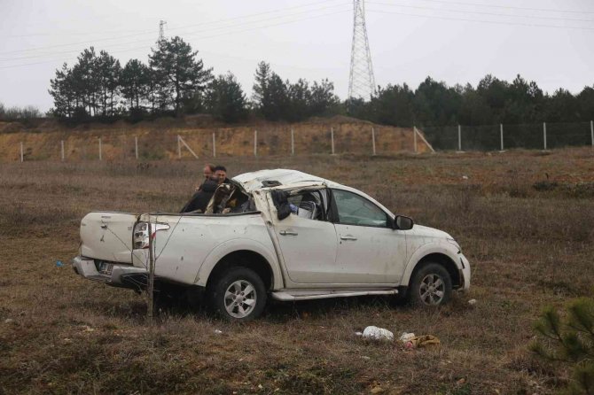Yoldan Çıkan Pikap Takla Attı: 3 Yaralı