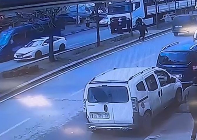 Sancaktepe’de Feci Kaza: Yaşlı Kadın Tırın Altında Kalarak Hayatını Kaybetti