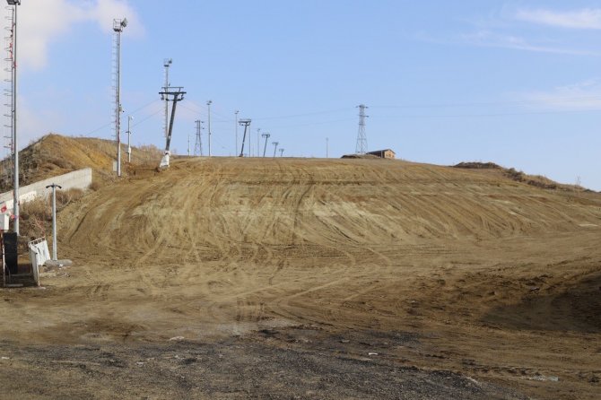 Küpkıran Kayak Merkezi, Aralık Ayında Hala Toprak Zeminle Kaplı