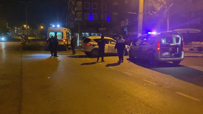 Yarış Yapan Motosikletlere Çarpmamak İçin Beton Elektrik Direğine Çarptı: 1 Yaralı
