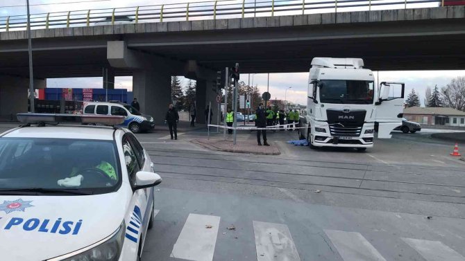 Konya’da Tırın Altında Kalan Motosiklet Sürücüsü Hayatını Kaybetti