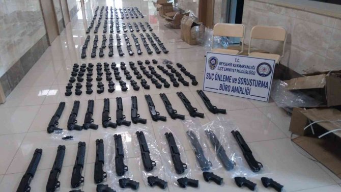 Konya’da Kargoyla Silah Ticaretine Operasyon