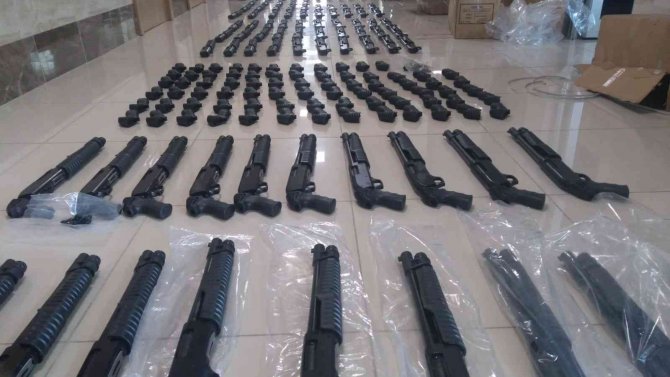 Konya’da Kargoyla Silah Ticaretine Operasyon