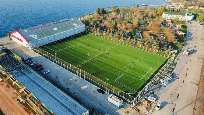 Alparslan Türkeş Spor Kompleksi’nin Sahası Yenilendi