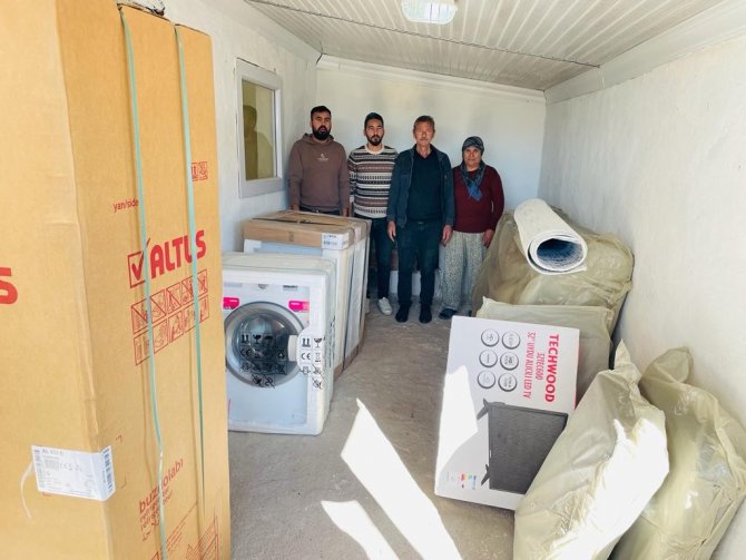 Evi Yanan Gördesli Ailenin Yüzü Büyükşehirle Güldü
