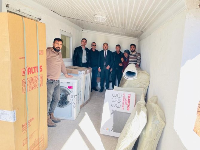 Evi Yanan Gördesli Ailenin Yüzü Büyükşehirle Güldü