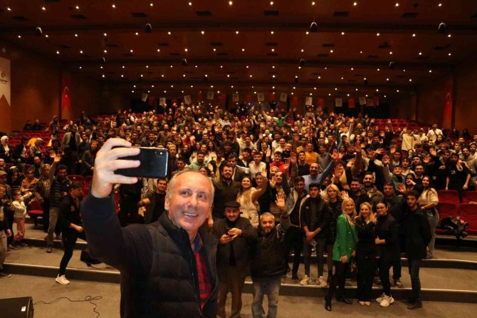 Muharrem İ̇nce 6’lı Masayı Eleştirdi: “Cumhurbaşkanı Olacak Kişi Çıkar Ben Adayım Der”