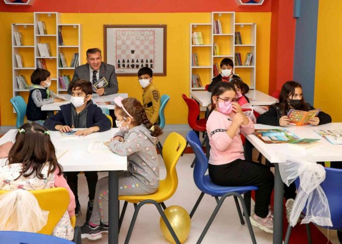 Mersin’de Kütüphanesiz Okul Kalmadı