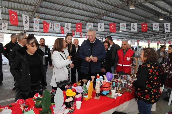 Mezitli İ̇stiklal Mahallesi Kadın Üretici Pazarı Açıldı