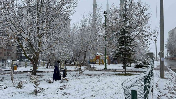 Niğde Beyaza Büründü