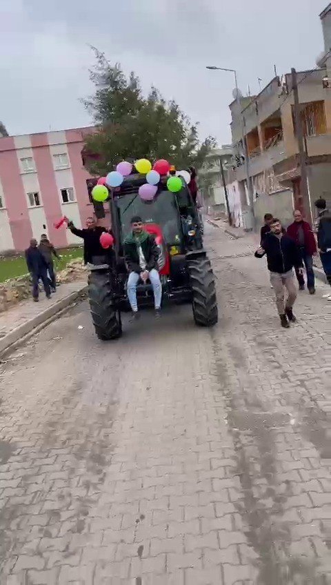 Siirt’te 20 Traktörle Düğün Konvoyu Yaptılar