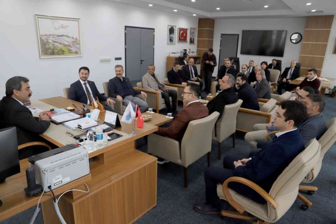 Yeniden Atanan Sbtü Rektörü Prof. Dr. Mehmet Kul Çiçeklerle Karşılandı