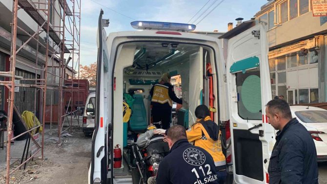 Tekirdağ’da İnşaat İşçisi Çatıdan Çatıya Düştü