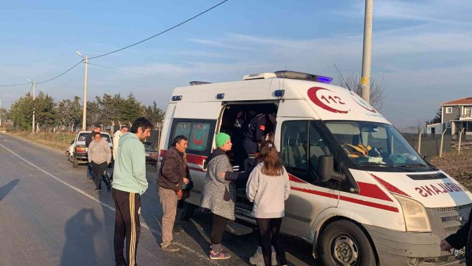 Tekirdağ’da 2 Otomobilin Çarpışması Sonucu 3 Kişinin Yaralandığı Feci Kaza Kamerada