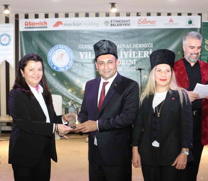 Çerkeslerden Başkan Yılmaz’a ’Yılın En Başarılı Belediye Başkanı’ Ödülü