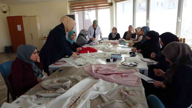 Van Büyükşehir Belediyesinden Deri Kursu