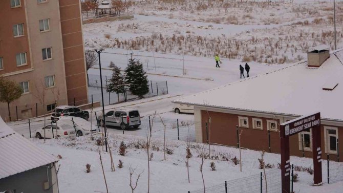 Van Kar Yağışıyla Beyaza Büründü