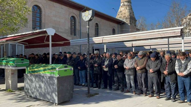 Dövülerek Öldürülen Kafe İşletmecisi Toprağa Verildi