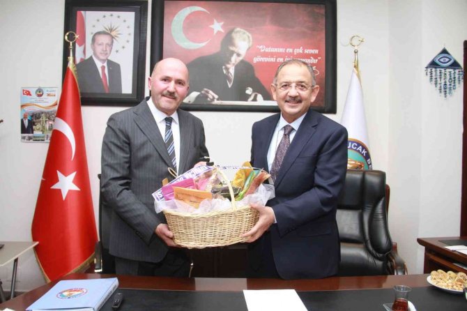 Kuyucak Belediye Başkanı Ertürk, Ak Parti Genel Başkan Yardımcısı Özhaseki’yi Ağırladı