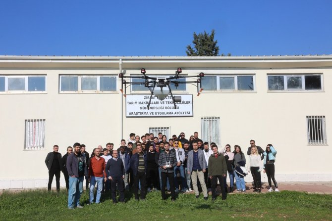 Aü Ziraat Fakültesi’ne Eğitim Ve Ar-ge Amaçlı İlaçlama Dronu Hibe Edildi