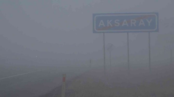 Aksaray’da Yoğun Sis Görüş Mesafesini 20 Metreye Düşürdü
