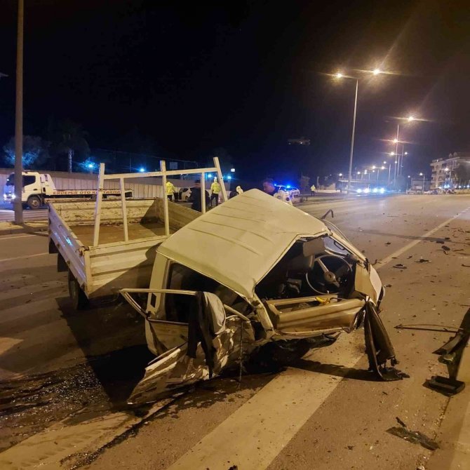 İ̇ki Otomobilin Çarpıştığı Kazada 1 Ölü, 1 Yaralı
