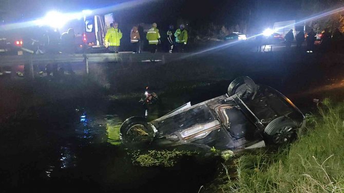 Sulama Kanalına Uçan Otomobilin Sürücüsü Hayatını Kaybetti