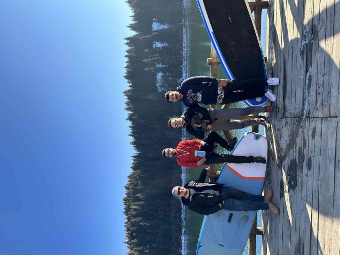 Artvin’in Şavşat İlçesindeki Karagöl’de Kürek Sörfü Heyecanı