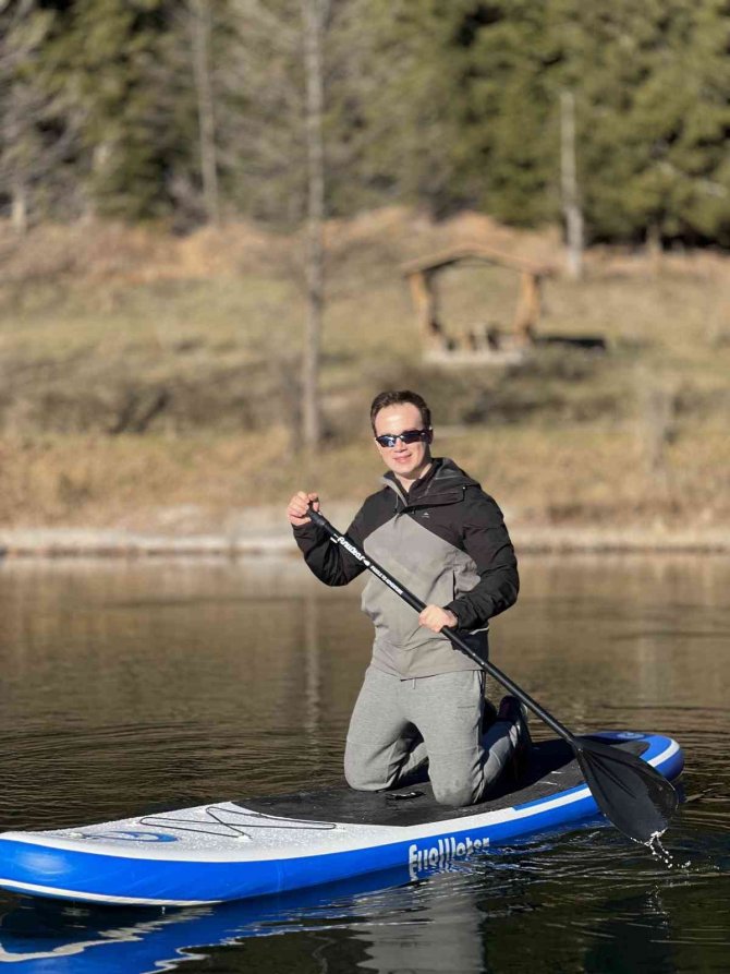 Artvin’in Şavşat İlçesindeki Karagöl’de Kürek Sörfü Heyecanı