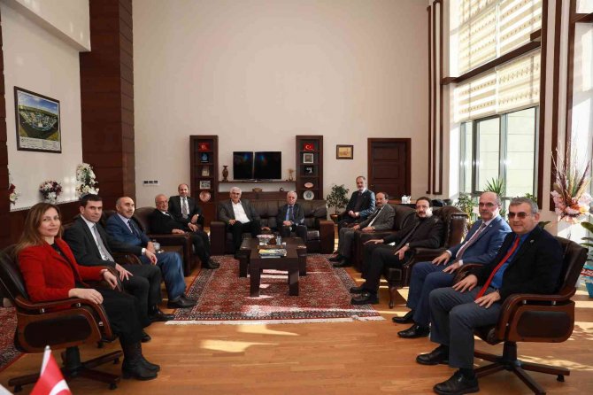 Rektör Çomaklı’dan Mevkidaşı Çakmak’a Hayırlı Olsun Ziyareti
