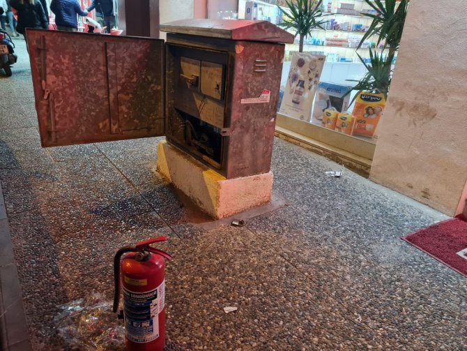 Trafodan Gelen Koku, İtfaiye Ekiplerini Harekete Geçirdi