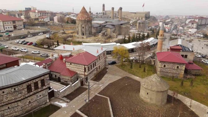 Bakan Kurum’dan Erzurum Kent Meydanı Çalışmalarıyla İlgili Paylaşım