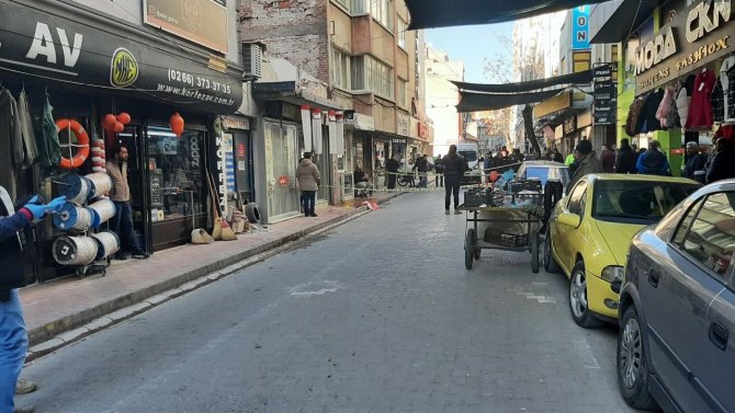 Balıkesir’de Cadde Ortasında Bıçaklı Kavga: 1 Ölü, 1 Yaralı