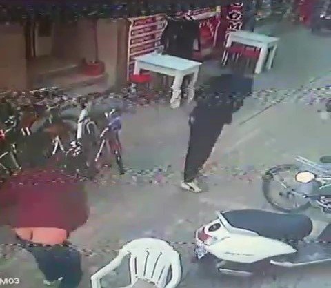 Kaçan Saldırganı Attığı Bisiklet Parçasıyla Yakalatmıştı, O Anlar Kamera