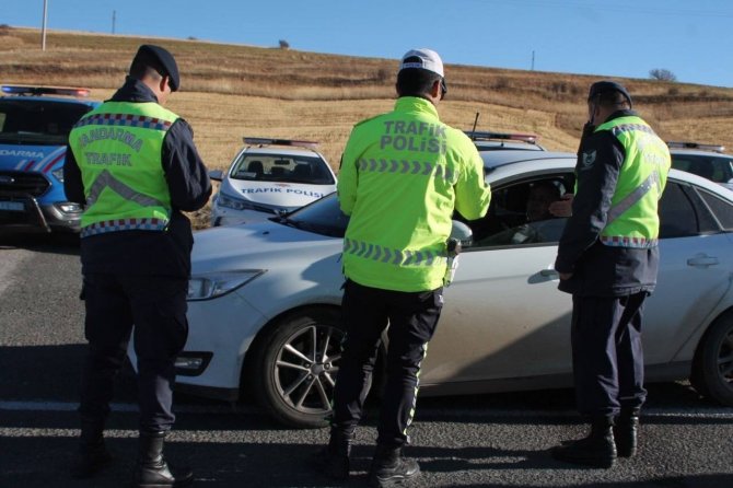 Bayburt’ta Jandarmadan Trafik Denetimi