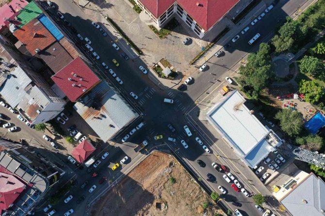 Bingöl’ün En İşlek Kavşağında Yollar 6 Şeride Yükseltildi