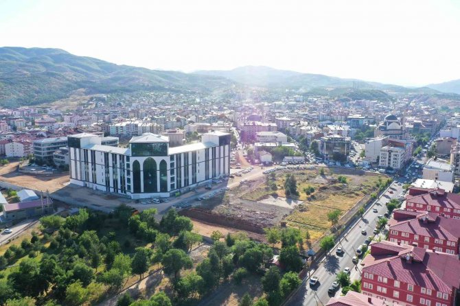 Bingöl’ün En İşlek Kavşağında Yollar 6 Şeride Yükseltildi