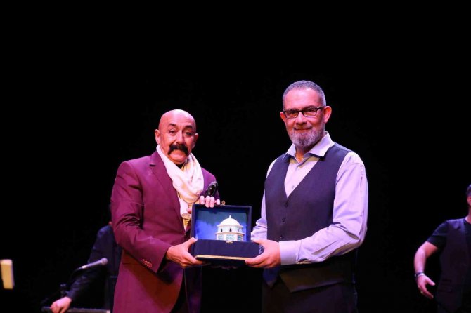 Milli Şair, Eserleriyle Anıldı