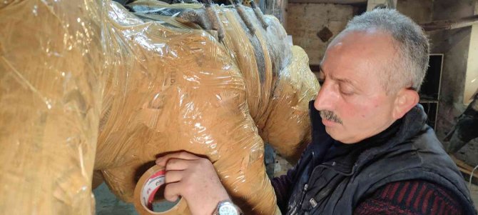 100 Kilo Hurda Gazeteden Dev Ejderha Yaptı