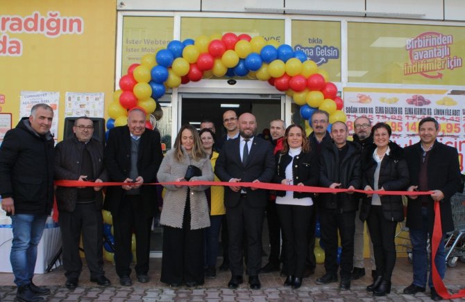 Özhan 51’inci Mağazasını Cumhuriyet Mahallesine Açtı