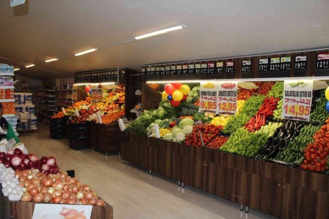 Özhan 51’inci Mağazasını Cumhuriyet Mahallesine Açtı