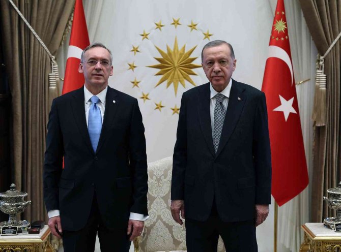 Cumhurbaşkanı Erdoğan, Uruguay Büyükelçisi Hugo Cayrus’u Kabul Etti